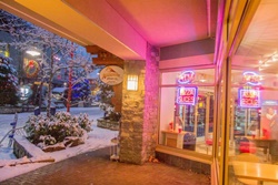 pet friendly restaurants in whistler, dog friendly restaurants in whistler