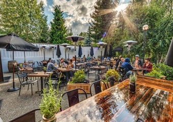 Stoonesedge pet friendly restaurant in whistler